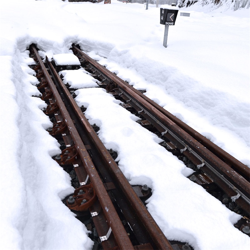 Aquecedor plano com isolamento mineral para proteção contra congelamento de garfos ferroviários